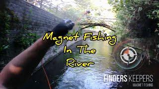 Mag-Larking, Magnet Fishing IN THE RIVER. #magnetfishing