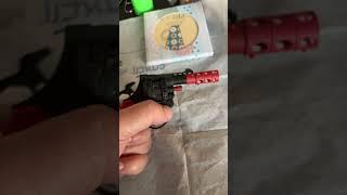 Игрушечный пистолет с пистонами