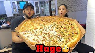 Itna bara pizza ghar le aye kisi sy nhi khaya gaya