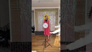 《隨時隨地展現魅力：被迫营业的模特日常》