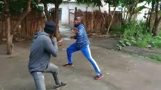 Vijana wa Master Sele Lee wakipimana uwezo katika staili ya Jeet Kune Do chini ya Master Sele Lee