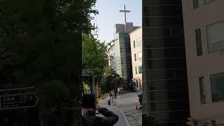 십자가 쳐다보는 눈길 적어지고, 십자가 외면하는 눈길, 늘어만가네.