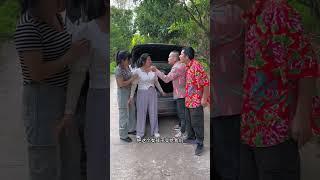 美女被绑临危不惧，一招剪刀腿将人贩子头扭断！#反转#农村短剧#正能量#人贩子#shorts