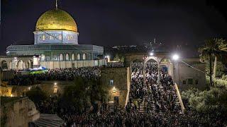 Hundreds of Thousands Gather at Al Aqsa Mosque for Taraweeh Prayers in Ramadan's Final Ten Days