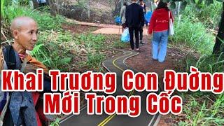 Đoàn Khách đầu tiên may mắn được đi con đường mới trong Cốc Sư Minh Tuệ