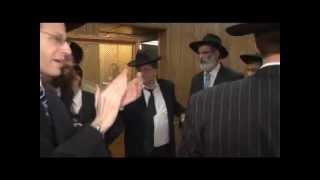 Yeshiva Kesser Torah - Rabbi Rosenblatt Shaar Hanegina, Carlebach Style - No title.mpg