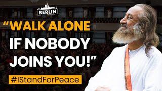 "We need to show that the whole world is standing for peace!" | #IStandForPeace Berlin
