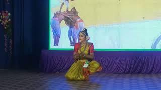 MT Mrunmayee/Performing Daruvu Varnam in Ragam Khamas talam Adi.disciple.of Dr G Ratheesh Babu.