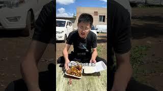 东北自助盒饭，10元8荤12素随便吃，还送一瓶水这价可以吧 #新农人计划2024#东北盒饭#锦州盒饭#东北美食