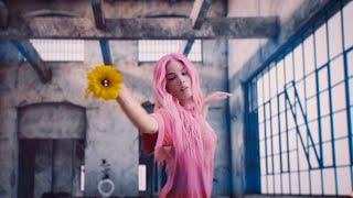 Marshmello & Halsey - Be Kind (Official Music Video)