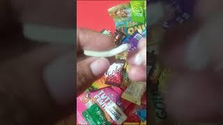 Hoest Bubblegum Mint Flavour ASMR #satisfying #bubblegum #asmrsounds #delicious #shorts #kidermusa