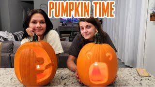 CARVING PUMPKINS FOR HALLOWEEN! COOKING & BAKING FALL FOOD! EMMA AND ELLIE