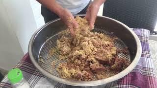 Malatya usulü, etli, dağılmayan en pratik içli köfte hamuru böyle yoğrulur. Stuffed meatballs