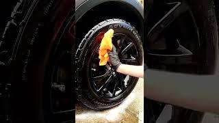 Meguiar's Hot Shine Tire Dressing Application