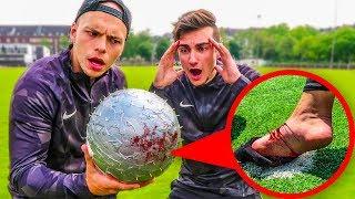 FUßBALL CHALLENGE ENDET BLUTIG!! (REIßZWECKENBALL BARFUß)