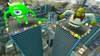 SPARTAN KICKING 3D SANIC CLONES MEMES in NEW YORK CITY! MEGA PUNCH in Garry's Mod!