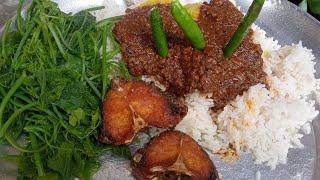 spicy axone with dry fry fish, wild green leaves and green chilli