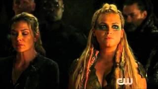 Clarke and Lexa 3x03 scene 3