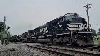 A Fresh SD70ACC Leads 27A Past Shenandoah Junction