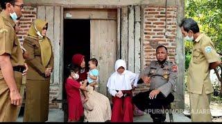 DAPAT BANTUAN MODAL USAHA .ANAK KELAS 5 SD GENDONG 2 ADIKNYA KE SEKOLAH IBU CARI KERJA