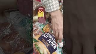 Друзья привет! Такая вот корзинка с продуктами в нашем Магните, срок которых истекает.