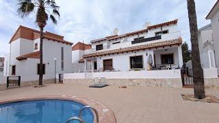 239,950€ Semi detached, Villamartin Los Altos, 3 bed 2 bath villa over looking pool