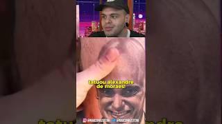 o cara tatuou o rosto do alexandre de moraes kkkkkk