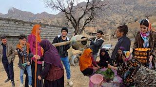 Nomadic Life _ Building a Nomadic House in the Rain _ Meeting a Nomadic Family ️️