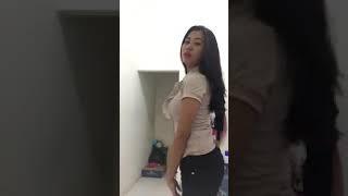 cewek cantik buka baju