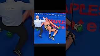 How did he get up#boxing #tysonfury #deontaywilder #boxingshorts #boxingedits