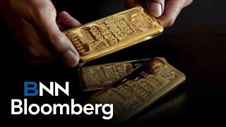 Gold heads for biggest yearly gain since 2010