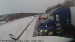 Tractor-trailers crash on I-81 in Central NY causing massive traffic backup