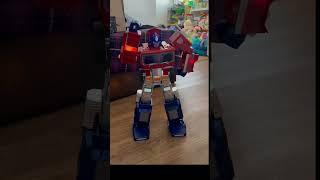 Talking Optimus Prime #fyi #toy #transformer #robosen #talkingrobot #optimusprime #remote