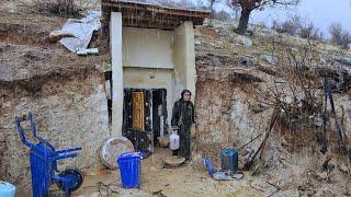 Rescue Angel: Grandma's Cave AWarm Shelter for Yourself A WinterBlizzard