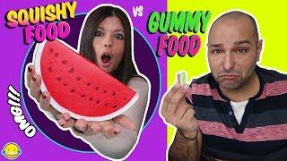 SQUISHY FOOD VS GUMMY FOOD CHALLENGE!! Juguetes Squishy vs Gominolas!! Momentos Divertidos