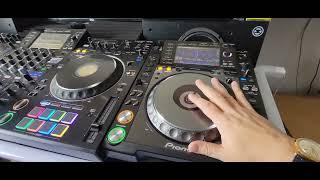 Pioneer DJ XDJ-XZ with CDJ-2000 Nexus