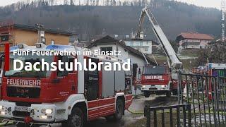 Fünf Feuerwehren bei Dachstuhlbrand an einem Wohnhaus in Pinsdorf im Einsatz