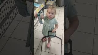 Малышка сама делала покупки