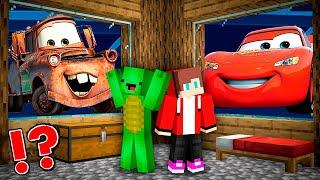 JJ and Mikey HIDE from McQueen and Mater from CARS in Minecraft Challenge Maizen