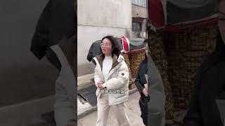 婆婆偷吃火龙果#农村生活 #婆媳 #我的乡村生活