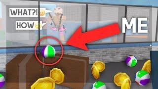 I HIDE as a BEACHBALL in murder mystery 2!!!