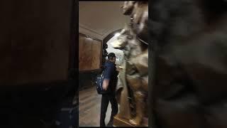 Загадываю желание, желание сбудется. Тру собаку,есть такая примета. Площадь Революции Москва Россия