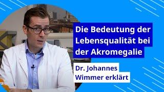 Dr. Johannes Wimmer erklärt die Bedeutung der Lebensqualität bei der Akromegalie