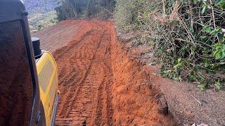 FAZENDO ESTRADA COM ESCAVADEIRA HIDRÁULICA op galego capixaba