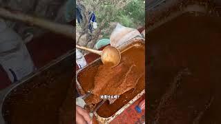 新疆河边的木头烤鱼 90一公斤 158一条 你们感觉值不值？#路边摊美味 #街边小吃 #烤鱼 #新疆美食 #地方特色美食
