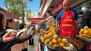 Delicious Street Food in Wuhan, China: Dopi, Cockscomb Dumplings, Braised Pork Knuckle, Clean & Neat