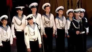 Исполняет Ансамбль клуба "Юный патриот Родины" и солист ансамбля ТОФ Алексей Щенников Служить России