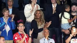 Federica Pellegrini seduta accanto a Serena Williams ma la tennista non la riconosce