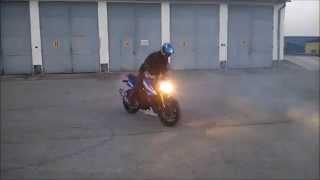 Suzuki GSR 750 donuts