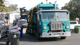 Slamming LA Sanitation Peterbilt 520 Amrep on Heavy Garbage! (37243)